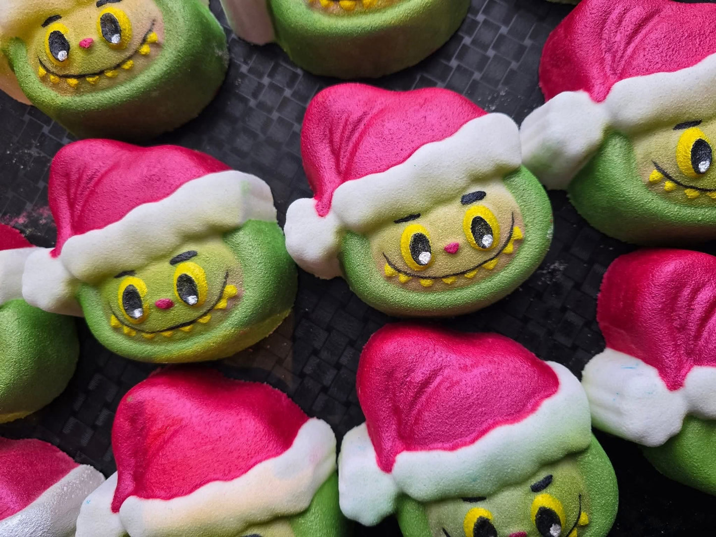 Grinchy bubu bath bomb