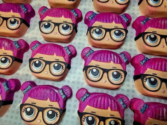 Doll with glasses bath bomb